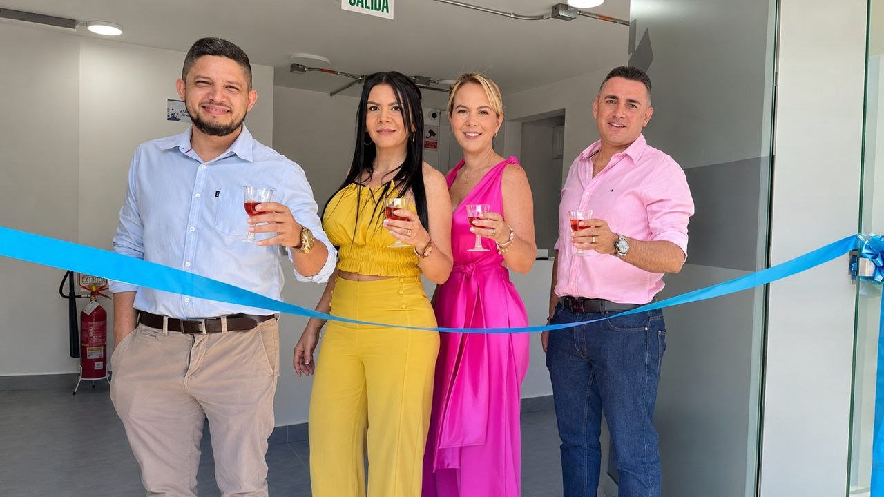 Inauguración de la sede de Servicios Óptimos en Salud IPS en Cartago